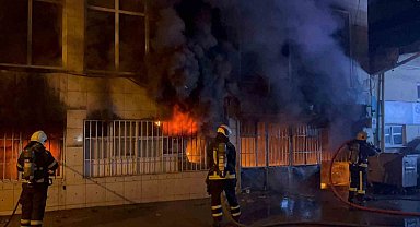 3 katlı tekstil atölyesi alevlere teslim oldu