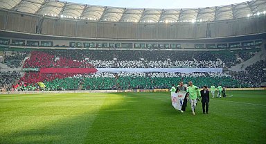 41 bin Bursaspor taraftarından Filistin'e bayraklı destek
