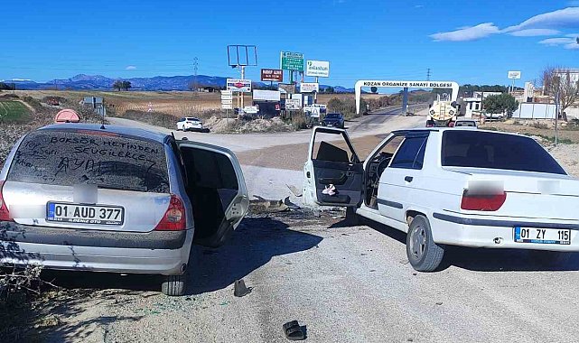 Adana''da trafik kazası: 2 yaralı