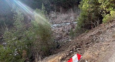 Adana'da kamyonet uçuruma düştü: 1 ölü, 1 yaralı