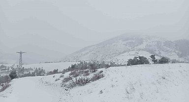 Adana'nın yüksek kesimlerinde kar yağışı etkili oldu