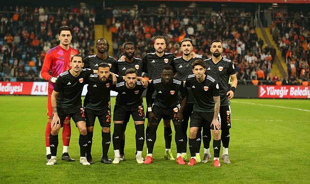 Adanaspor'dan yas mesajı; sahaya siyah formayla çıktı