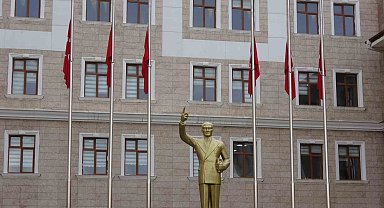 Adıyaman'da bayraklar yarıya indirildi