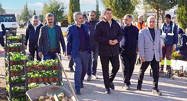 Adıyaman'da mezarlıkta bakım çalışması yapılıyor