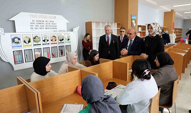 Ağrı Valisi Koç, üniversite sınavına hazırlanan öğrencilere destek oldu