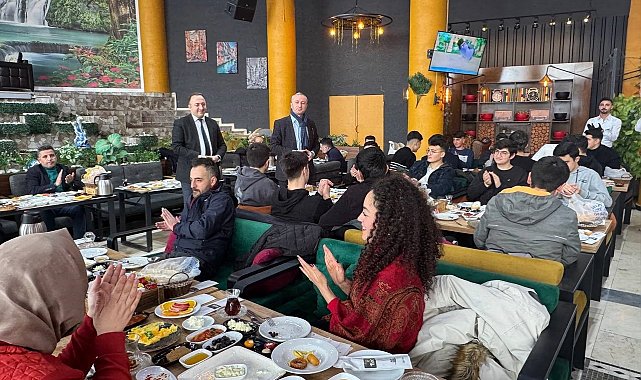 Ağrı'da üniversite sınavına hazırlık kampı kapsamında kahvaltı etkinliği