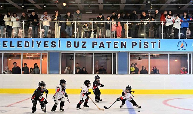 Akdeniz'in ilk ve tek doğal buz pisti yeniden açıldı