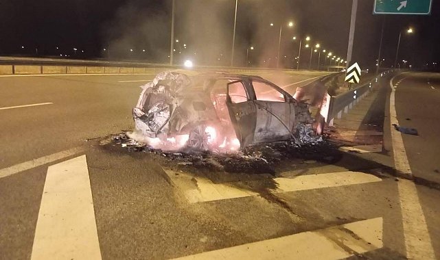 Aksaray'da 3 kişinin yaralandığı kaza sonrası yanan araç demir yığınına döndü
