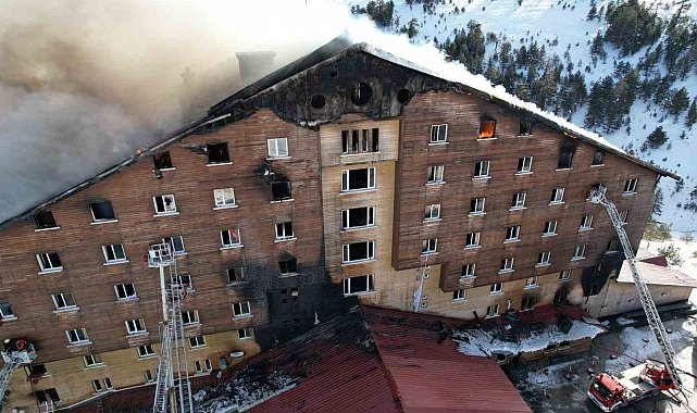 Alev alev yanan otel havadan görüntülendi