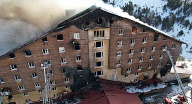 Alev alev yanan otel havadan görüntülendi