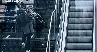 Almanya'da toplu taşıma çalışanları greve gitti