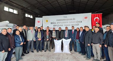 Altıntaş'ta kuraklıktan zarar gören 71 çiftçiye 19 ton nohut tohumu dağıtıldı