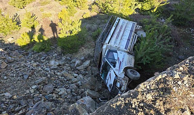 Amasya'da kamyonet dereye uçtu: 1 yaralı