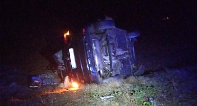 Amasya'da otomobil şarampole devrildi: 2 ölü, 3 yaralı