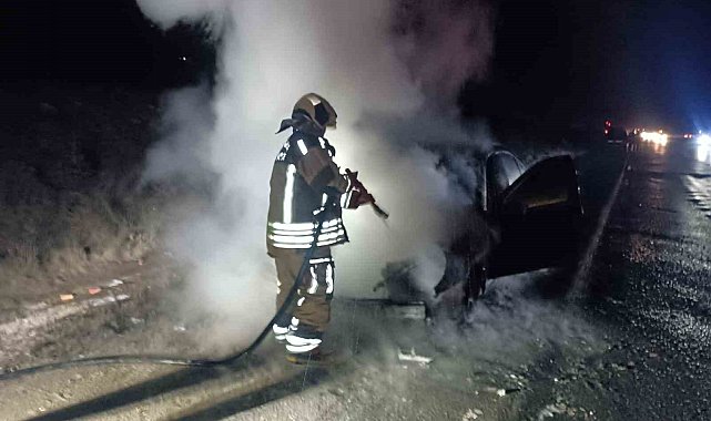 Ankara'da seyir halindeki araç alev aldı