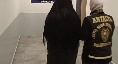 Antalya'da kendilerini polis olarak tanıtıp 575 bin lira dolandıran 2 şüpheli tutuklandı
