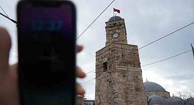 Antalya'da tarihi Saat Kulesi'nde zaman problemi çözülüyor
