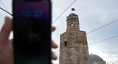 Antalya'nın tarihi Saat Kulesi'nde zamana meydan okuyamayan saat: "Bir tık geriden geliyor"