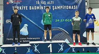 Aras İkra Yalçın'dan Badminton'da çifte şampiyonluk