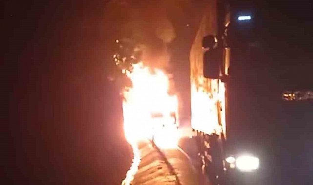 Arıza yapan tır alev topuna döndü