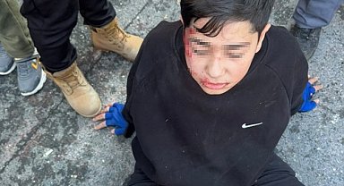 Arnavutköy'de ilginç görüntü: Bisikletten düşen çocuğu tişörtünden sürükledi