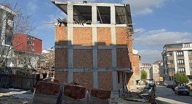 Arnavutköy'de inşaattan düşen işçi ağır yaralandı