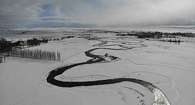 Arpaçay menderesleri kışın büyülüyor