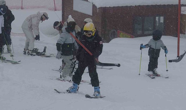 Atabarı Kayak Merkezi sömestr tatilinin başlaması ile birlikte ziyaretçi akınına uğradı