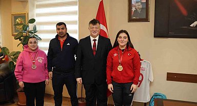 Aydınlı sporcular halter şampiyonasından derece ile döndü