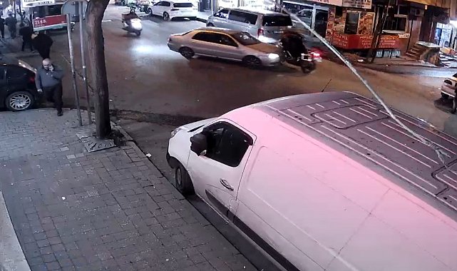 Bağcılar'da yunus polisler kazada yaralandı: O anlar kamerada