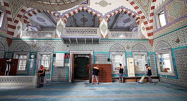 Bakırköy Belediyesi ibadethaneleri dip köşe temizliyor