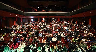 Bakırköylü öğrenciler sömestirde tiyatroya doydu