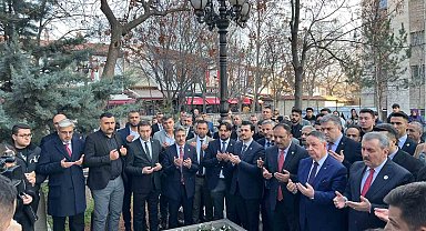 Başkan Dinç, şehit Muhsin Yazıcıoğlu'nun kabrini ziyaret etti