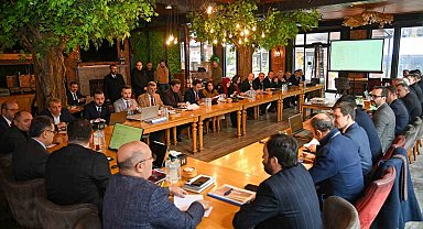 Başkan Genç'ten Büyükşehir yöneticilerine talimat: "Vatandaş belediyeden mutsuz ayrılmayacak"