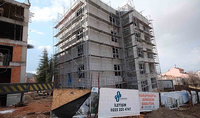 Başkan Kurt'tan Karapınar Kentsel Dönüşüm Projesi'nde 6 daire sahibine tapu teslimi