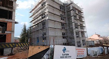 Başkan Kurt'tan Karapınar Kentsel Dönüşüm Projesi'nde 6 daire sahibine tapu teslimi