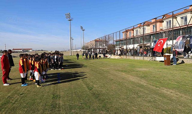 Başkan Tetik 2025 Sömestr Cup Futbol Şenliği'nde sporcularla buluştu
