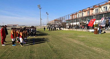 Başkan Tetik 2025 Sömestr Cup Futbol Şenliği'nde sporcularla buluştu