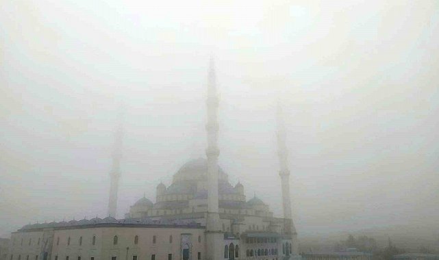 Başkent'te sis etkili oldu