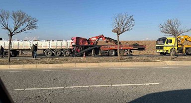 Batman'da vinç tıra çarptı: 1 yaralı