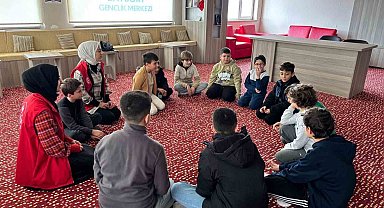 Bayburt Gençlik Merkezi'nin yarıyıl tatilindeki öğrencilere yönelik 'Gençlik Kış Kulübü' başladı