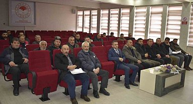 Bayburt'ta canlı hayvan nakli yapan nakil aracı sürücülerine ve bakıcılarına eğitim verildi
