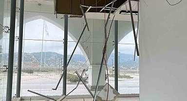 Bilecik Şehirlerarası Otobüs Terminali'nin alçı tavanı kısmen çöktü