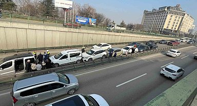 Bursa'da 7 araç birbirine girdi