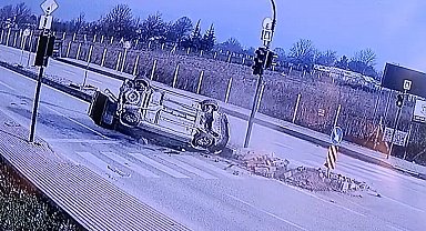 Bursa'da iki otomobil çarpıştı: 4 yaralı