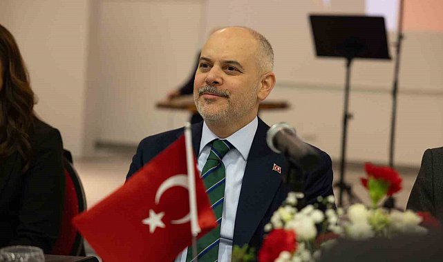 Büyükelçi Akif Çağatay Kılıç, Düsseldorf Başkonsolosluğu'nda STK temsilcileri ve basınla bir araya geldi