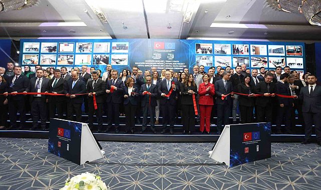 Büyükşehir dijital gençlik merkezi açıldı