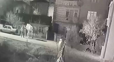 Çamaşır makinesini sırtına yükleyip çaldı