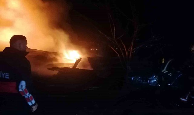 Çanakkale'de evin deposu yandı