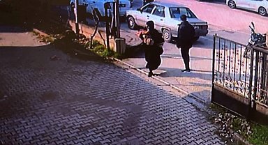 Canturkaran anne: Yaralı oğlunu kucağında sağlık ocağına taşıdı